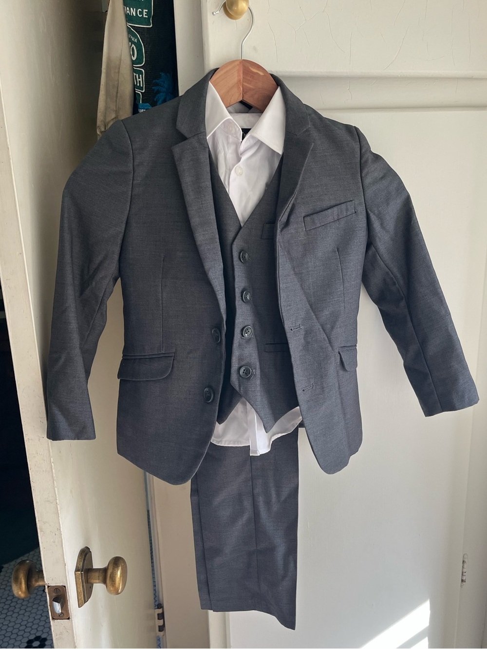 Classic Boys' Gray Five-Piece Suit - Jacket, Vest, shirt & Pants with tie